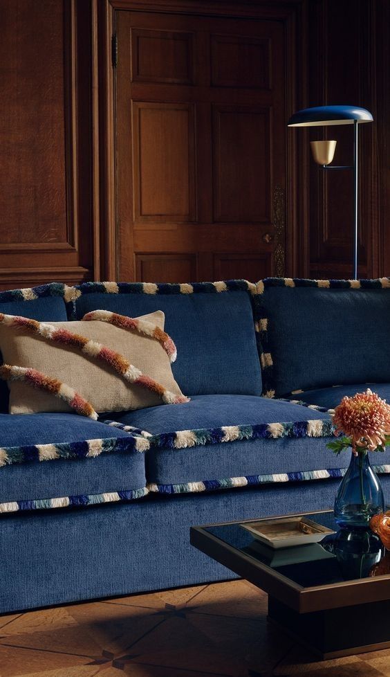 Textured welt on sofa introducing pattern on the welt